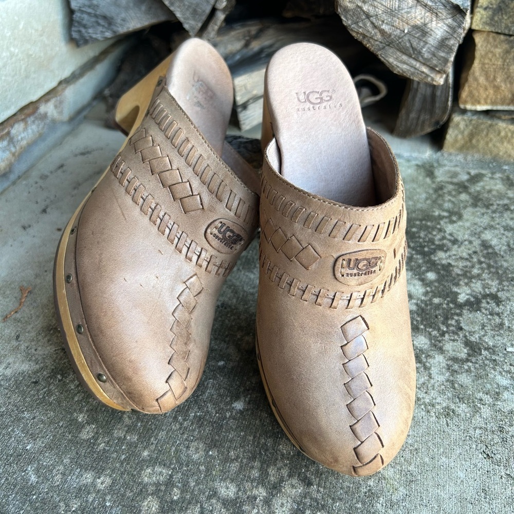 UGG VIVICA Tan Leather Clogs with‎ Woven Accents & sherpa lining Sz-6. Q